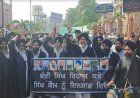 ਸ਼੍ਰੋਮਣੀ ਕਮੇਟੀ ਨੇ ਜ਼ੰਜੀਰਾਂ ’ਵਿਚ ਜਕੜ ਕੇ  ਕਾਲੇ ਚੋਲ੍ਹੇ ਪਾਕੇ ਕੀਤਾ ਪ੍ਰਦਰਸ਼ਨ