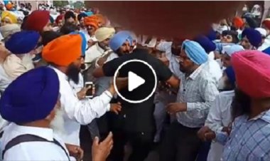 ਸੱਨੀ ਦਿਓਲ ਨਾਲ ਫੋਟੋ ਖਿਚਵਾਉਣ ਦੇ ਚਾਅ 'ਚ ਗੁਰਦੁਆਰਾ ਸਾਹਿਬ ਦੀ ਮਰਿਆਦਾ ਭੁੱਲੇ ਬਾਦਲ ਦਲੀਏ (ਵੀਡੀਓ)