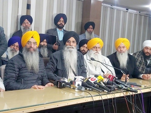 ਦਰਬਾਰ ਸਾਹਿਬ ਜੀ ਦੀ ਬੇਅਦਬੀ ਕਰਨ ਵਾਲੇ ਦੋਸ਼ੀ ਦਾ ਸੰਗਤਾਂ ਨੇ ਲਾਇਆ ਸੋਧਾ 