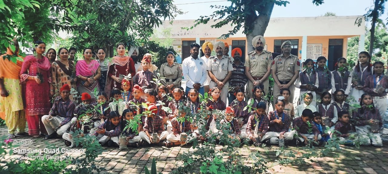 ਮਨੁੱਖੀ ਅਧਿਕਾਰ ਮੰਚ ਵੱਲੋਂ ਹਰਭਜਨ ਜੱਲੋਵਾਲ ਦੇ ਜਨਮ ਦਿਨ ਤੇ ਲਗਾਏ 300 ਬੂਟੇ