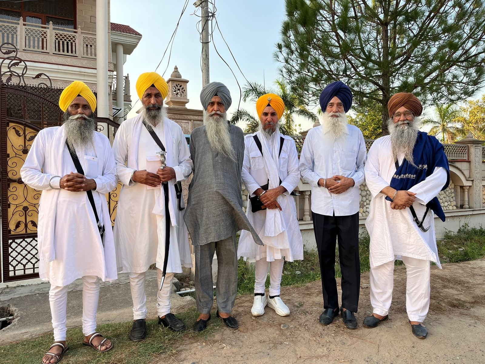 ਗੁਰੂ ਸਾਹਿਬ ਦੇ ਅਦਬ ਲਈ ਹਜ਼ੂਰੀ ਪਹਿਰੇ ਦੀ ਪੰਥਕ ਰਿਵਾਇਤ ਲਾਗੂ ਕਰਨ ਦੀ ਲੋੜ ਹੈ
