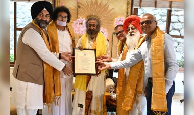 ਗੁਰੂ ਤੇਗ ਬਹਾਦਰ ਸਾਹਿਬ ਜੀ ਦੇ 350 ਸਾਲਾ ਸ਼ਹੀਦੀ ਪੁਰਬ ’ਤੇ ਸਰਬ ਧਰਮ ਸੰਮੇਲਨ ਵਾਸਤੇ ਸ੍ਰੀ ਸ੍ਰੀ ਰਵੀਸ਼ੰਕਰ ਅਤੇ ਆਚਾਰਯ ਲੋਕੇਸ਼ ਮੁਨਿ ਨੂੰ ਦਿੱਤਾ ਗਿਆ ਸੱਦਾ ਪੱਤਰ: ਕਰਮਸਰ