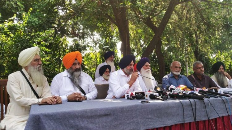 ‘ਅਕਾਲੀ ਦਲ ਵਾਰਿਸ ਪੰਜਾਬ ਦੇ’ ਦੀ ਕਿਸ਼ਤੀ ਵਿੱਚ ਸਵਾਰ ਹੋਏ ਈ.ਡੀ. ਦੇ ਸਾਬਕਾ ਡਿਪਟੀ ਡਾਇਰੈਕਟਰ ਨਿਰੰਜਨ ਸਿੰਘ ਤੇ ਸਾਬਕਾ ਡੀ.ਐੱਸ.ਪੀ. ਬਲਵਿੰਦਰ ਸੇਖੋਂ