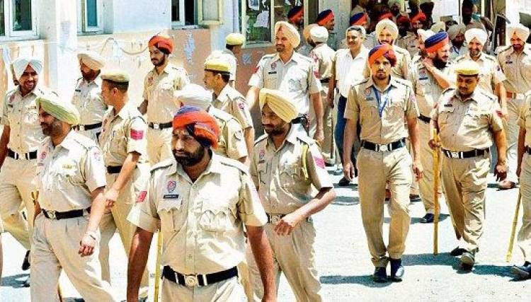 ਪੰਜਾਬ ਪੁਲਿਸ ਵੱਲੋਂ ਸਿੱਖ ਨੌਜਵਾਨਾਂ ਦੇ ਘਰਾਂ ਤੇ ਛਾਪੇਮਾਰੀ
