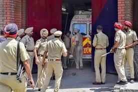 ਤਰਨਤਾਰਨ ਵਿਖੇ 32  ਕੌਮਾਂਤਰੀ ਸਮੱਗਲਰਾਂ ਦੇ ਘਰਾਂ ’ਚ ਛਾਪੇ, ਰਿਕਾਰਡ ਕੀਤੇ ਜ਼ਬਤ