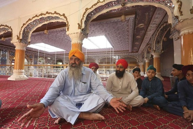 ਪਾਕਿ 'ਚ ਪਗ ਪਹਿਨਣ ਵਾਲੇ ਗ਼ੈਰ-ਸਿੱਖਾਂ ਲਈ ਸਖ਼ਤ ਨਿਯਮ ਬਣਨ , ਉੱਠੀ ਮੰਗ