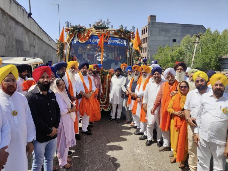 ਦਿੱਲੀ ਫਤਿਹ ਦਿਵਸ ਨੂੰ ਸਮਰਪਿਤ ਵਿਸ਼ਾਲ ਨਗਰ ਕੀਰਤਨ ਪੰਜ ਪਿਆਰਿਆਂ ਦੀ ਅਗਵਾਈ ਹੇਠ ਸ੍ਰੀ ਅਕਾਲ ਤਖਤ ਸਾਹਿਬ ’ਤੇ ਅਰਦਾਸ ਉਪਰੰਤ ਦਿੱਲੀ ਲਈ ਹੋਇਆ ਰਵਾਨਾ