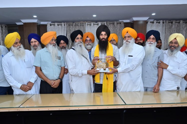 ਸ਼੍ਰੋਮਣੀ ਕਮੇਟੀ ਨੇ ਭਾਰਤੀ ਹਾਕੀ ਖਿਡਾਰੀ ਸ. ਜਰਮਨਪ੍ਰੀਤ ਸਿੰਘ ਨੂੰ 5 ਲੱਖ ਰੁਪਏ ਨਾਲ ਕੀਤਾ ਸਨਮਾਨਤ