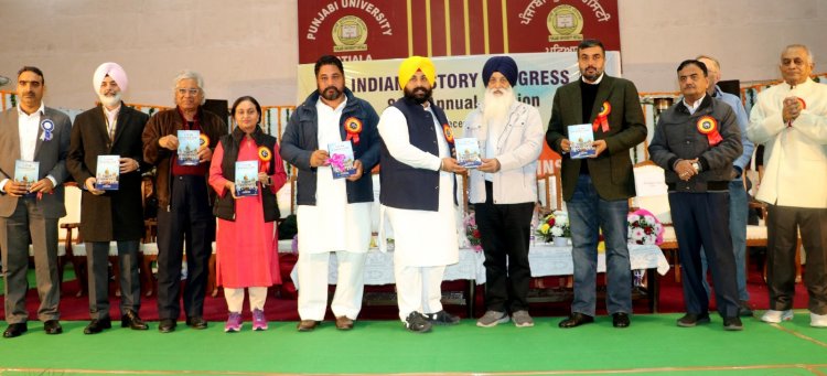 ਡਾ. ਪਰਮਵੀਰ ਸਿੰਘ ਅਤੇ ਡਾ. ਕੁਲਵਿੰਦਰ ਸਿੰਘ ਵੱਲੋਂ ‘ਚਾਰ ਸਾਹਿਬਜ਼ਾਦੇ : ਲਾਇਫ਼ ਐਂਡ ਕੰਟਰੀਬਿਊਸ਼ਨ’ ਵਿਸ਼ੇ ’ਤੇ ਤਿਆਰ ਕੀਤੀ ਗਈ ਪੁਸਤਕ ਲੋਕ ਅਰਪਣ