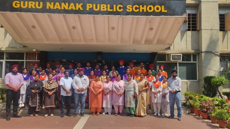 ਗੁਰੂ ਨਾਨਕ ਪਬਲਿਕ ਸਕੂਲ ਰਾਜੌਰੀ ਗਾਰਡਨ ਵਿੱਚ ਬੱਚਿਆਂ ਅਤੇ ਅਧਿਆਪਕਾਂ ਨੂੰ ਸਨਮਾਨ
